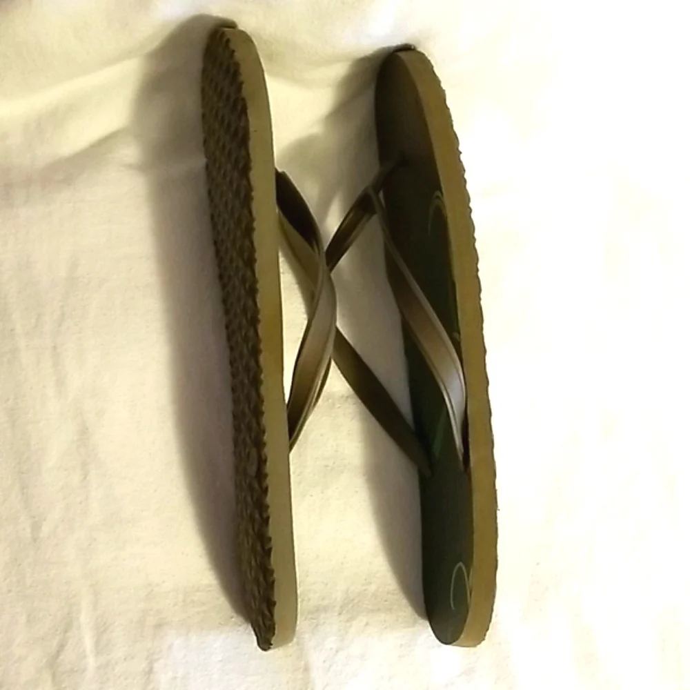 NEW Men's Old Navy Printed Design Sandals - Slip Ons - Flip Flops